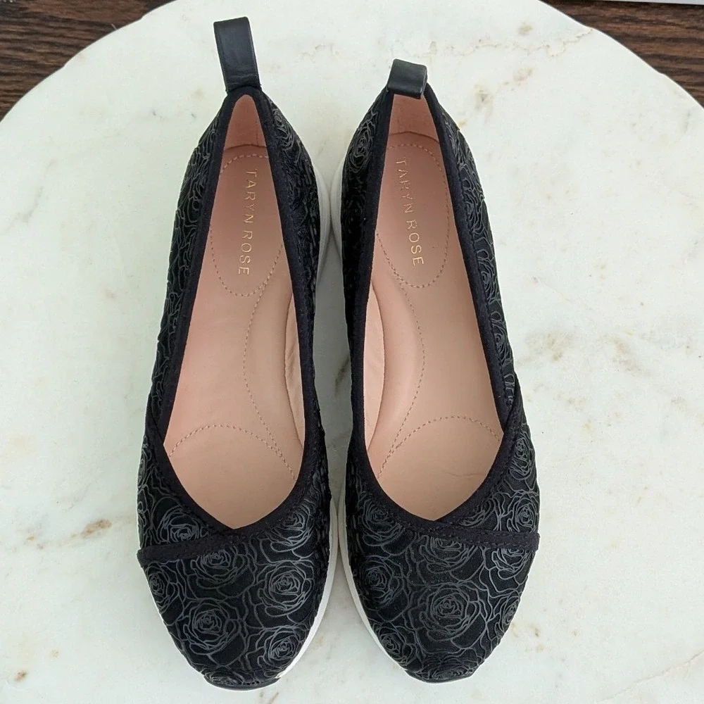 Taryn Rose Bobbi Black Floral Rose Slip On Sneakers‎ Womens 7.5B 34TR0815